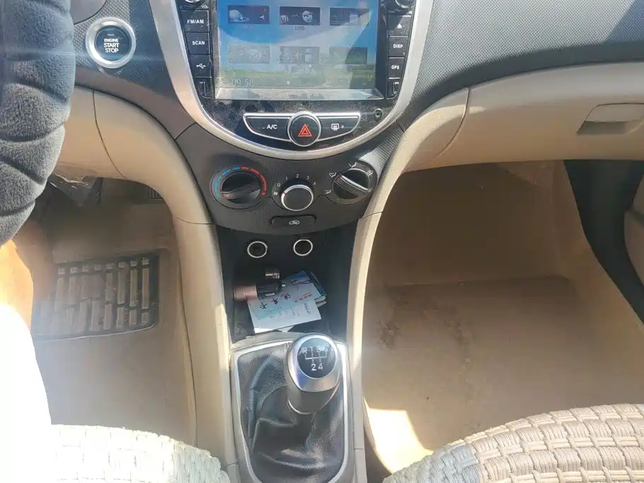 Hyundai Accent 2014 — фото 16