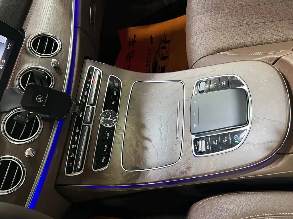 Mercedes-Benz E-Class 2019 — фото 17