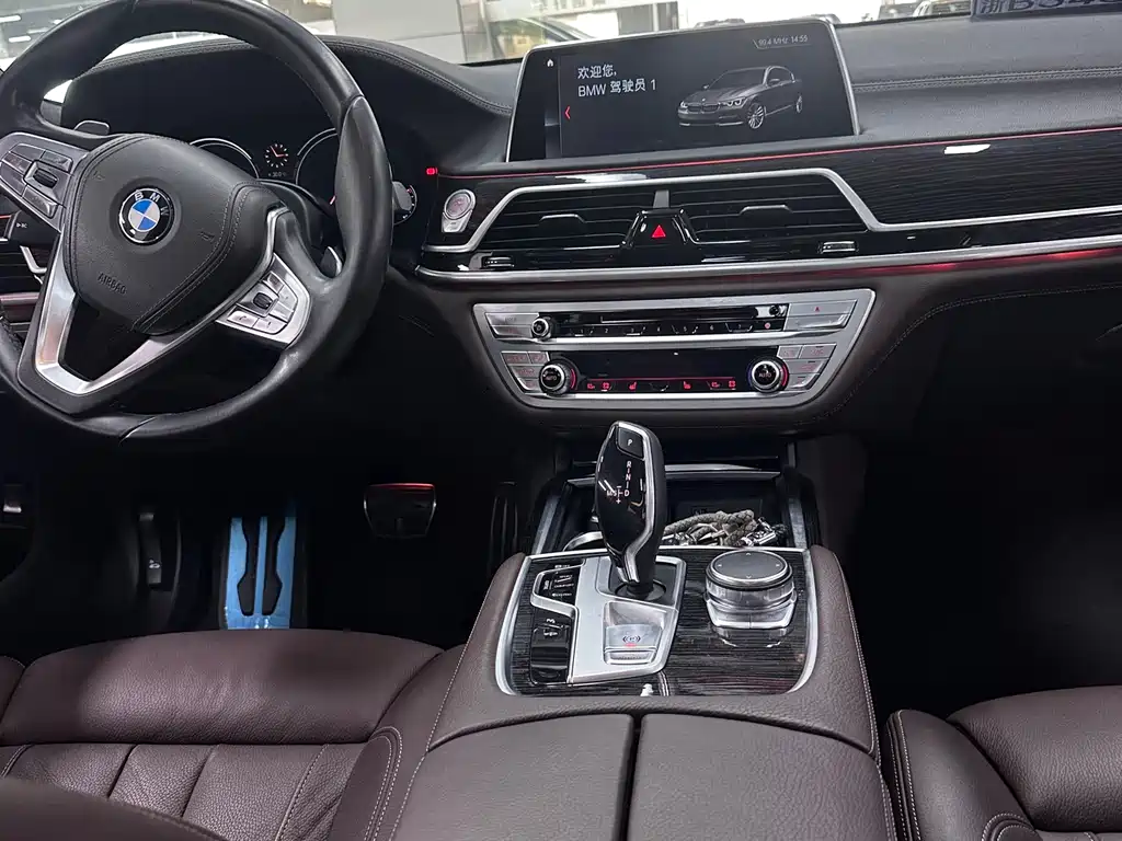BMW 7 Series 2018 — фото 10