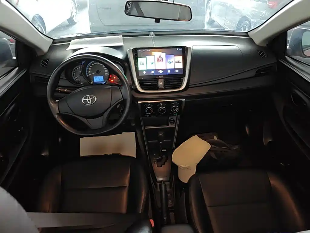 Toyota Yaris L 2019 — фото 10