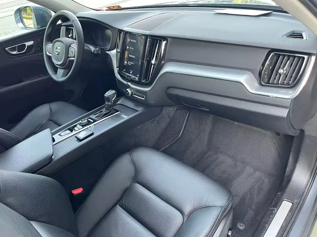 Volvo XC60 2020 — фото 15
