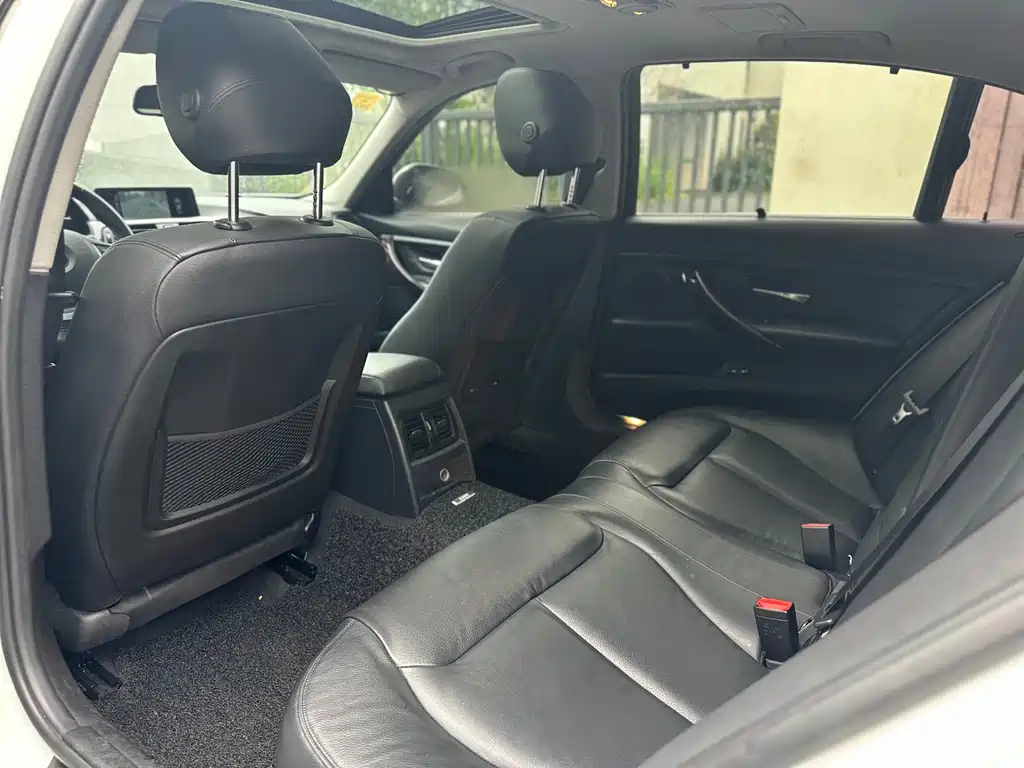 BMW 3 Series 2015 — фото 18