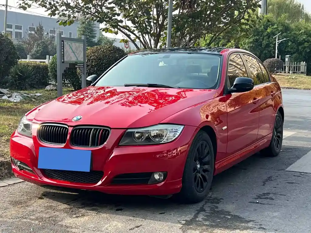 BMW 3 Series 2011 — фото 1