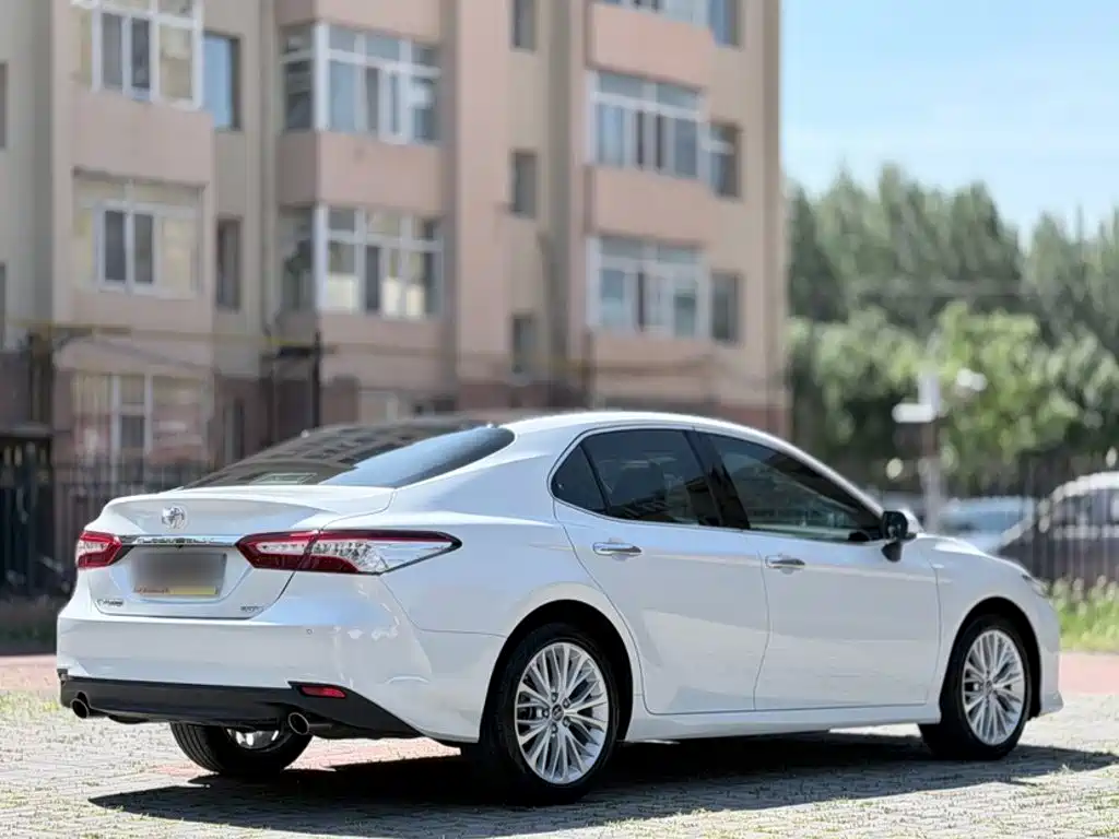 Toyota Camry 2019 — фото 10