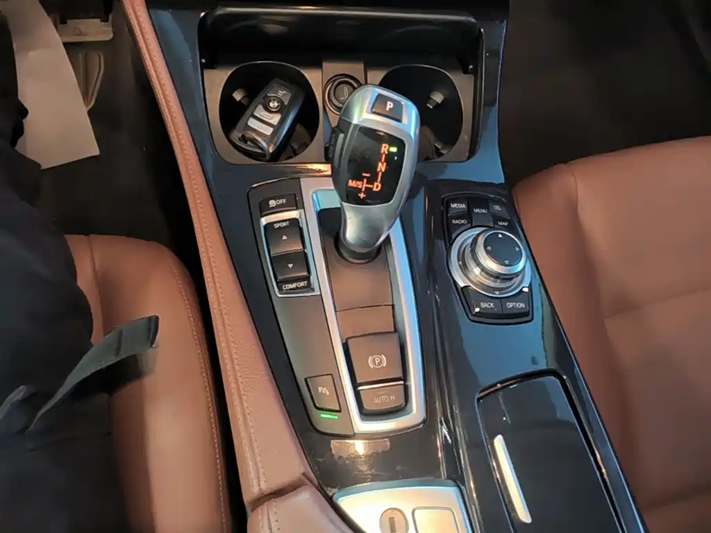 BMW 5 Series 2016 — фото 14