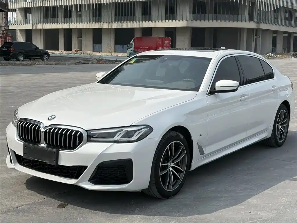 BMW 5 Series 2022 — фото 1