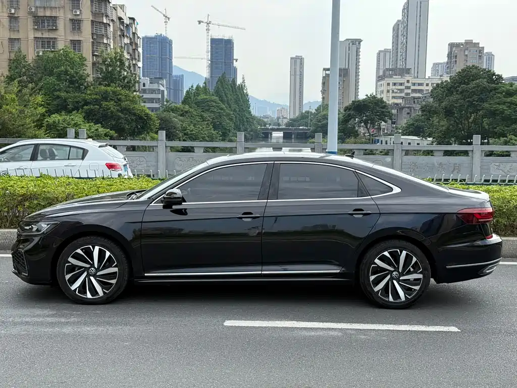 Volkswagen Passat 2022 — фото 4