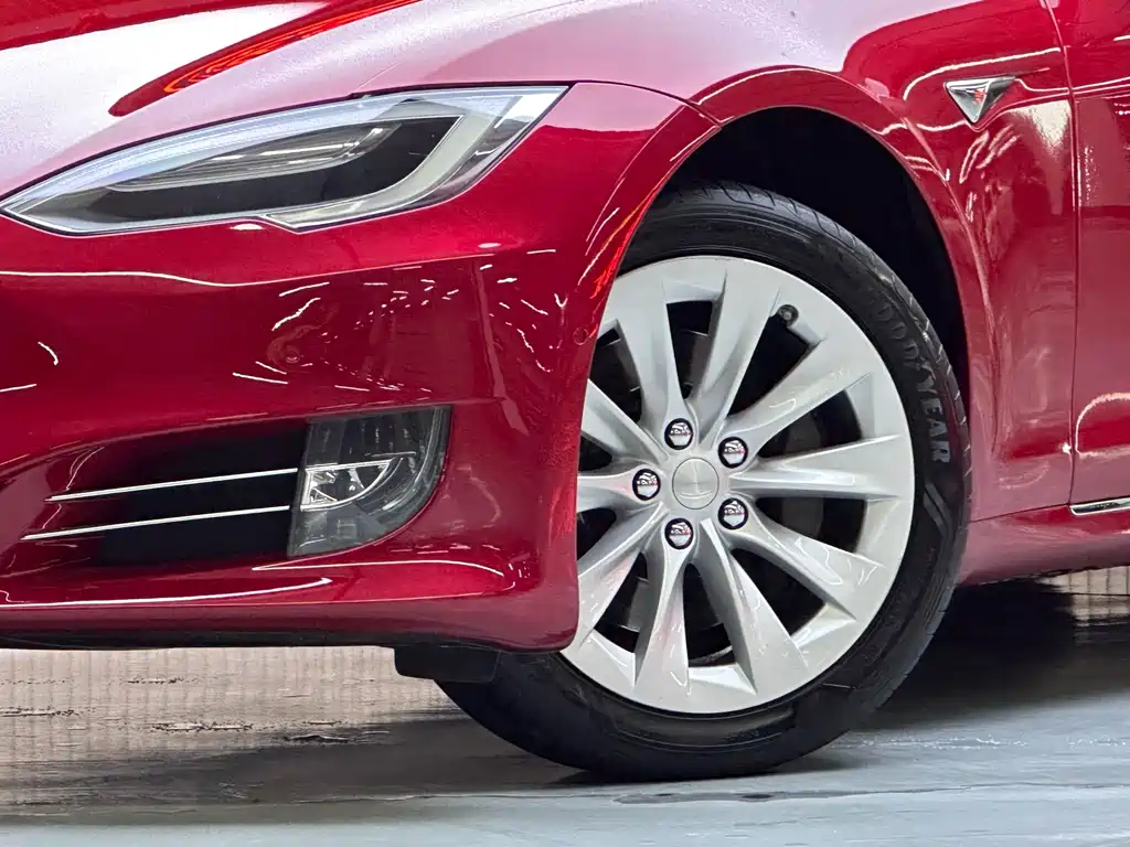 Tesla Model S 2017 — фото 3