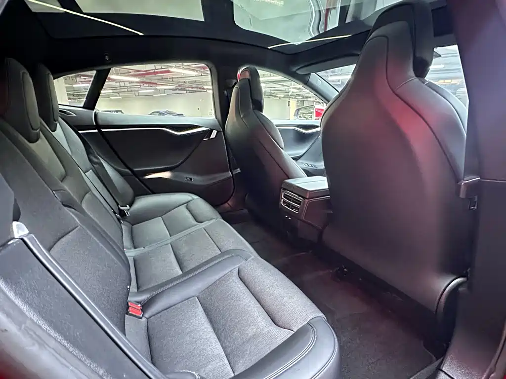 Tesla Model S 2017 — фото 13