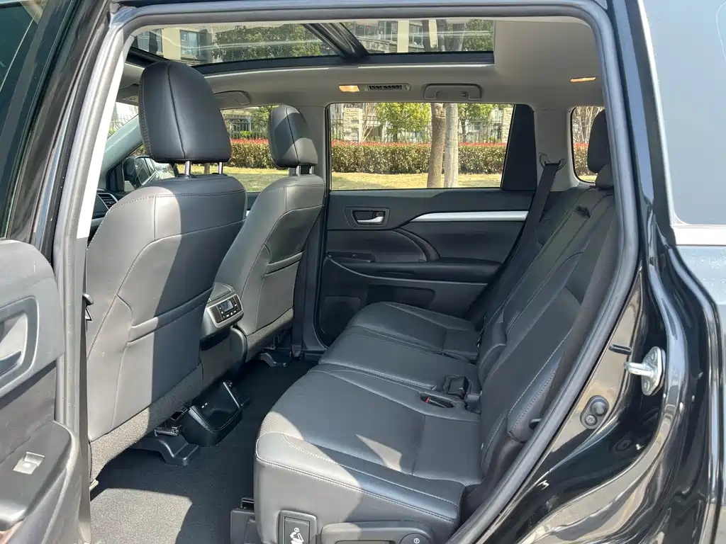 Toyota Highlander 2021 — фото 13