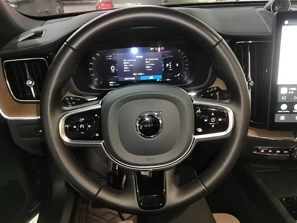 Volvo XC60 2025 — фото 11