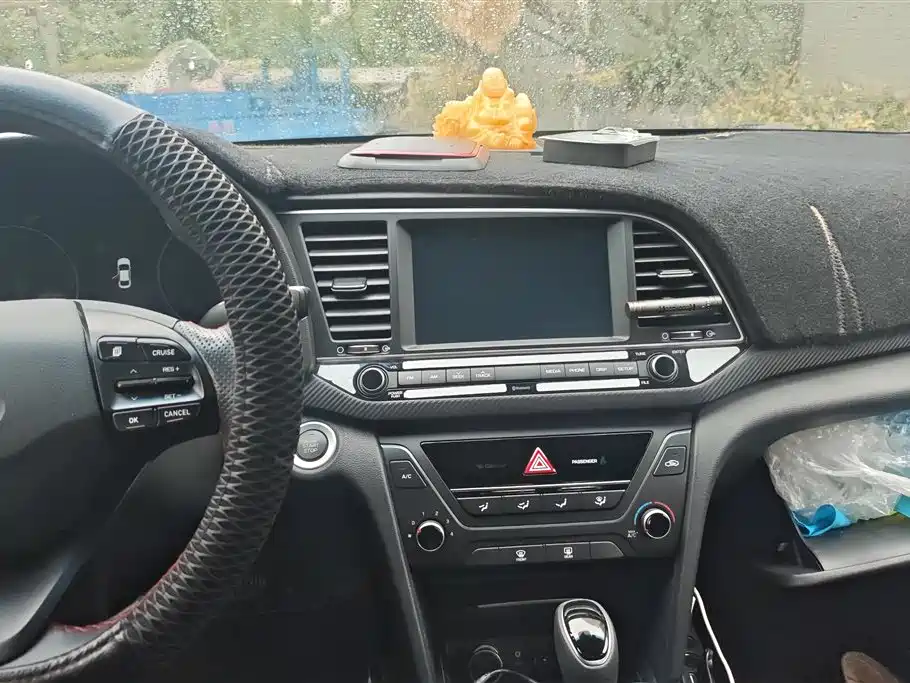 Hyundai Elantra 2018 — фото 13