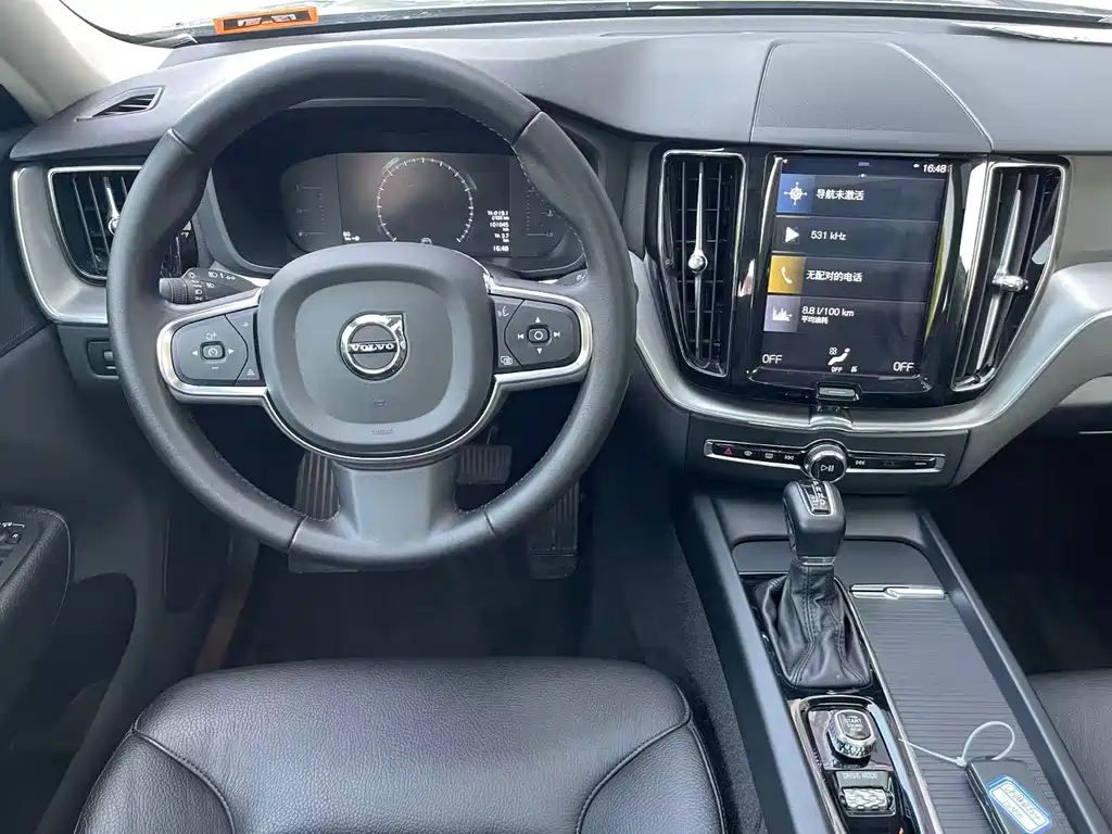Volvo XC60 2020 — фото 12