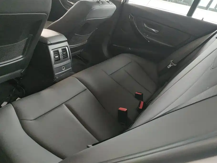 BMW 3 Series 2016 — фото 11