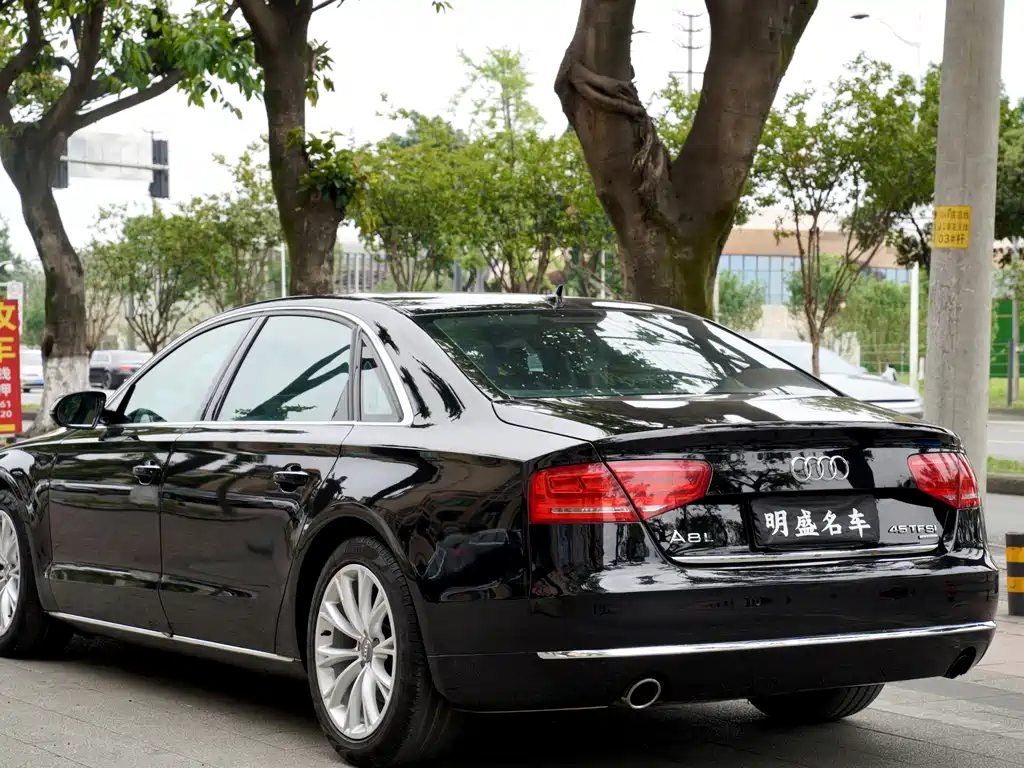 Audi A8 2012 — фото 20
