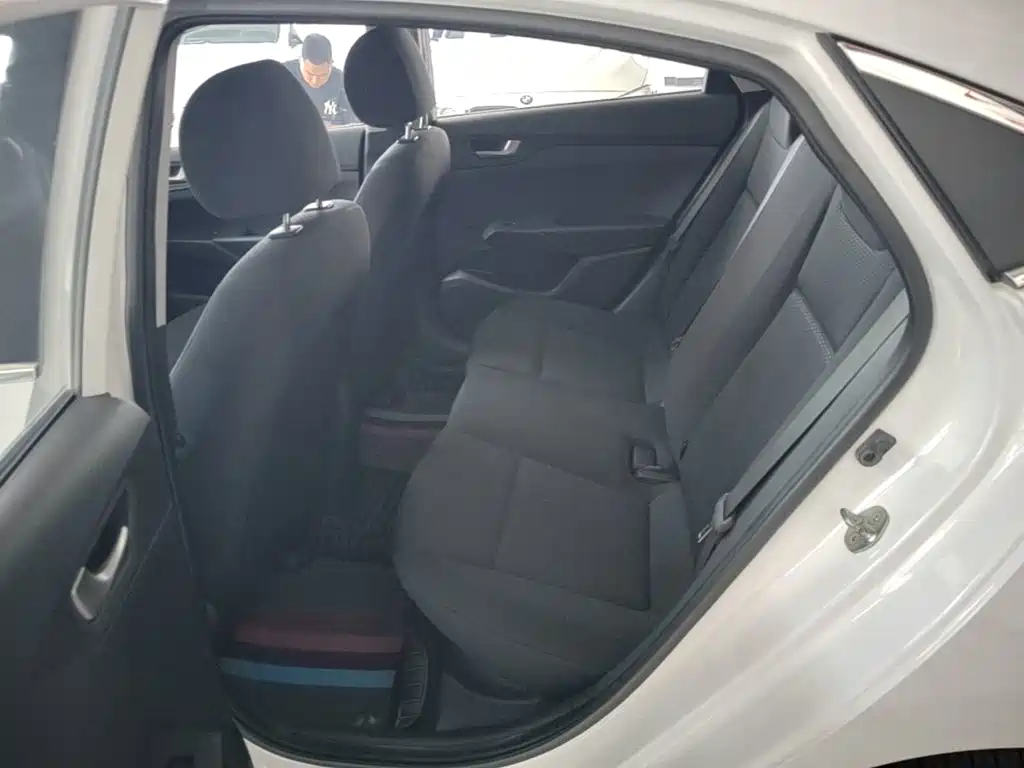 Hyundai Verna 2017 — фото 17