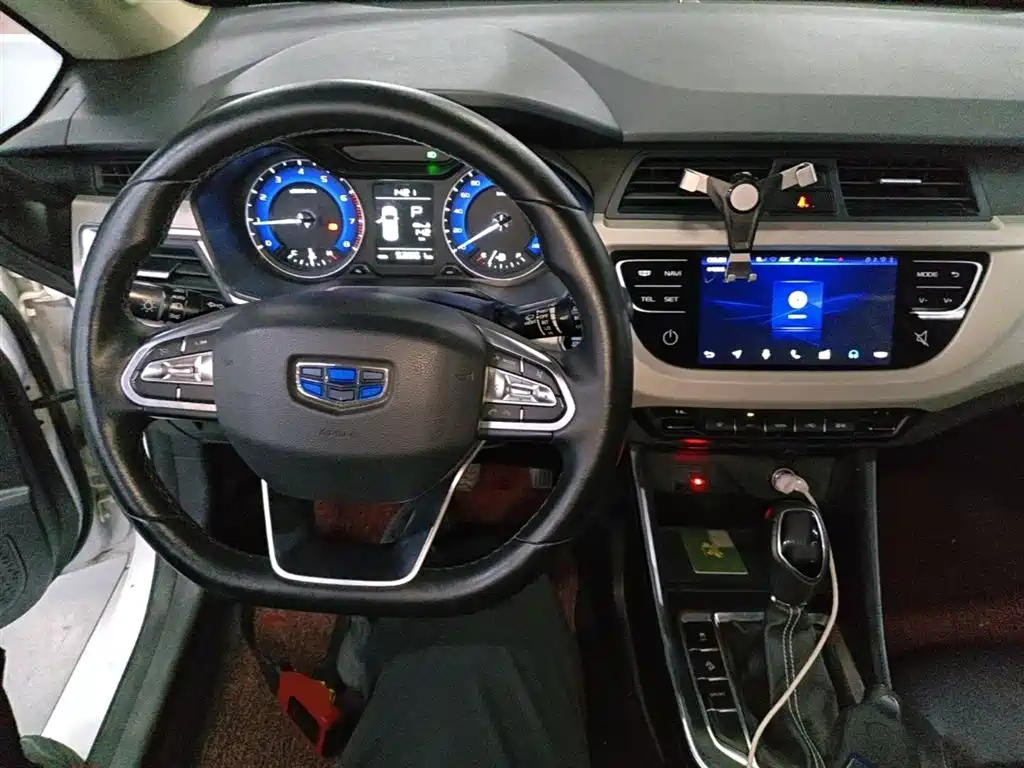 Geely Vision X3 2021 — фото 10