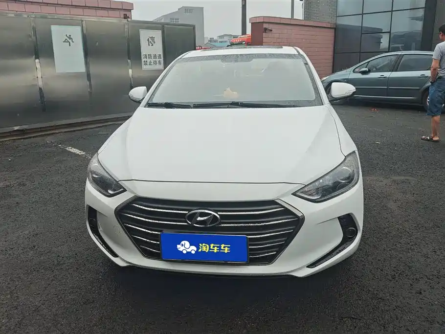 Hyundai Elantra 2018 — фото 2
