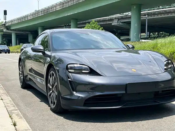 Porsche Taycan 2023