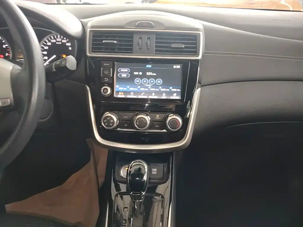 Nissan Tiida 2018 — фото 13