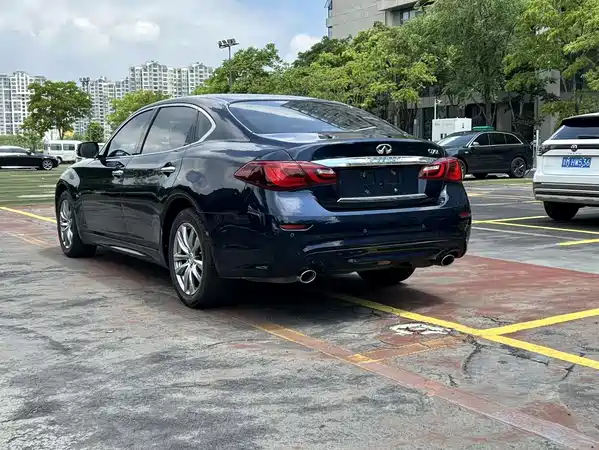 Infiniti Q70 2016
