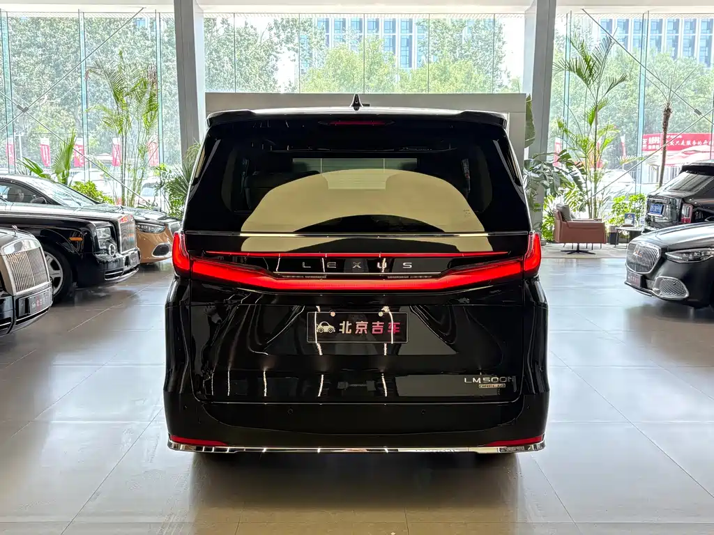 Lexus LM 2026