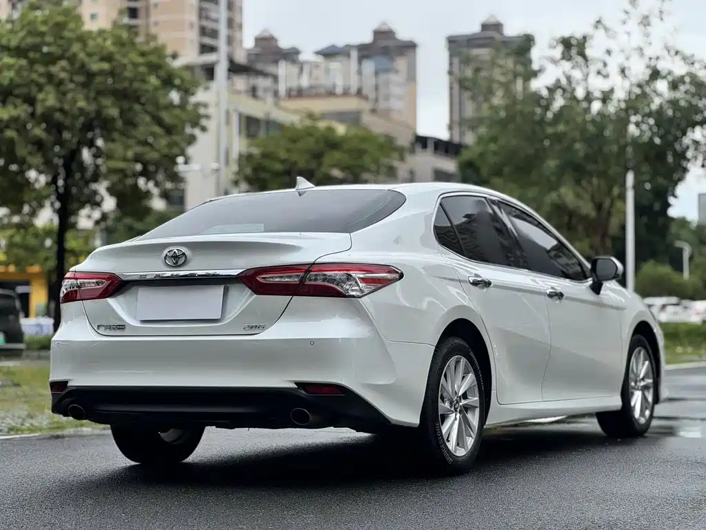 Toyota Camry 2021 — фото 9