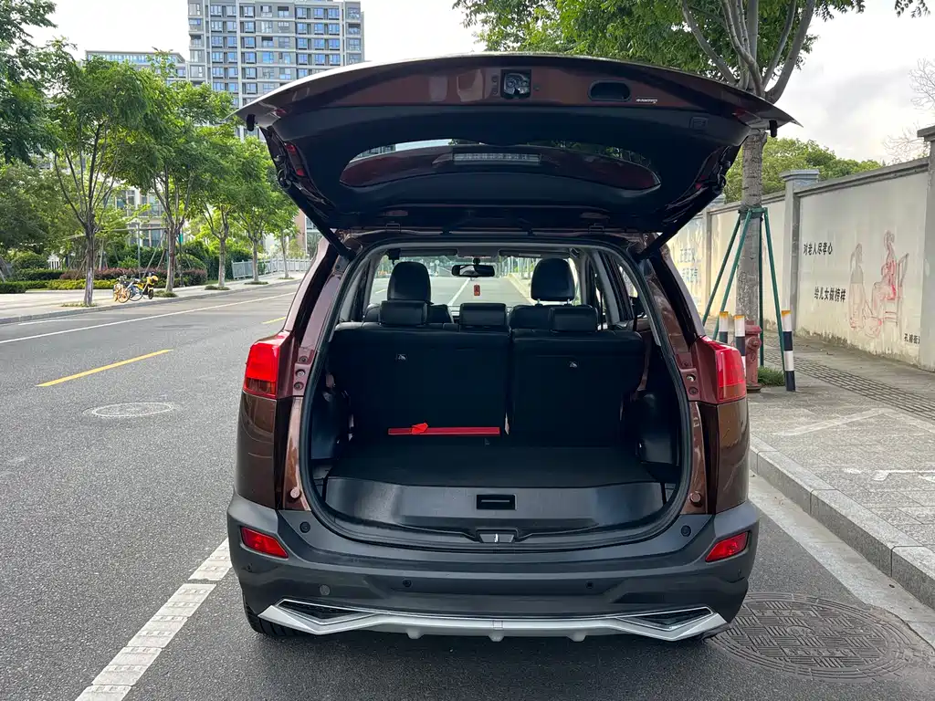 Toyota RAV4 2015 — фото 18