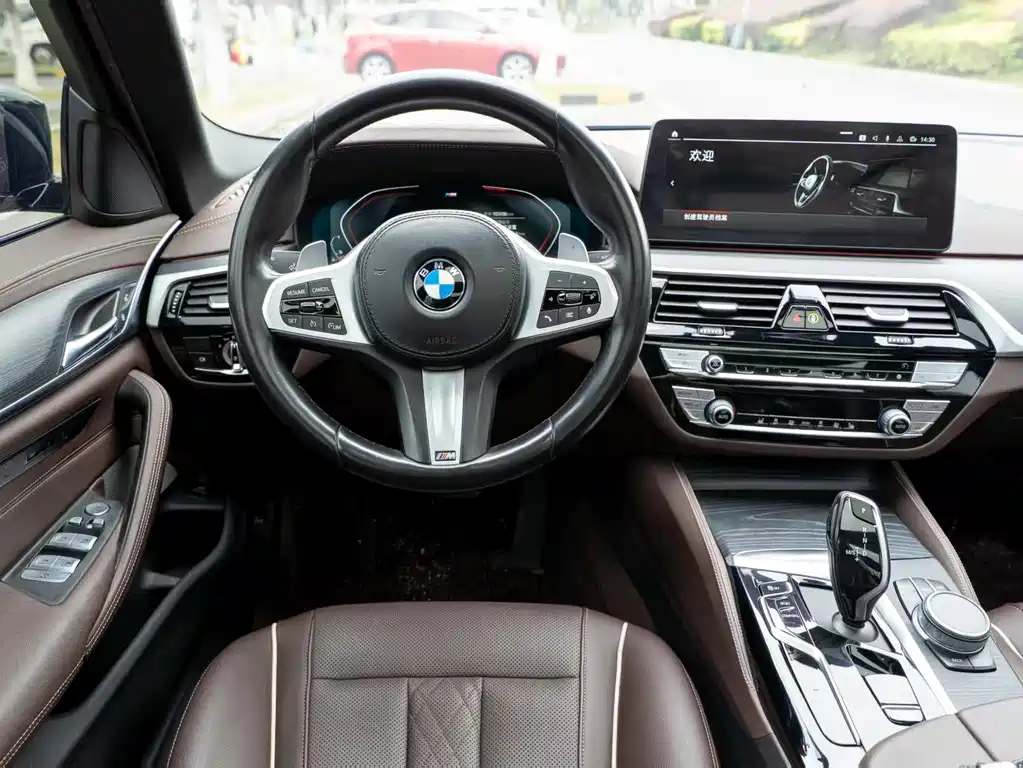 BMW 5 Series 2021 — фото 13