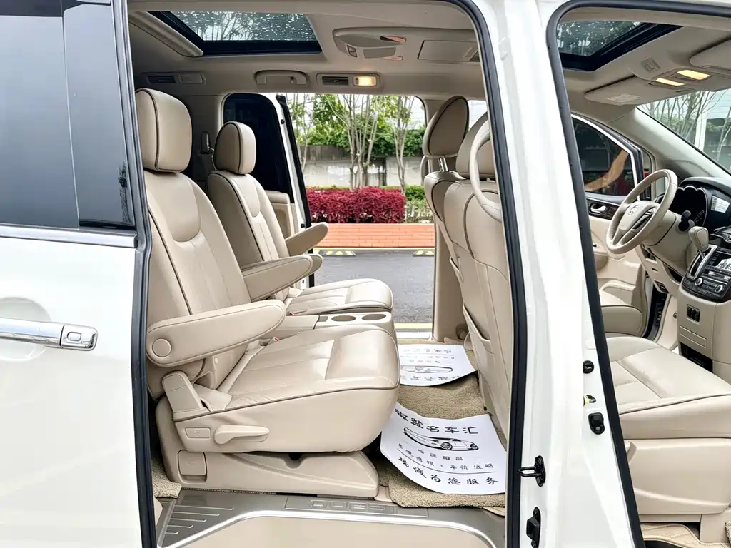 Nissan Quest 2015 — фото 17