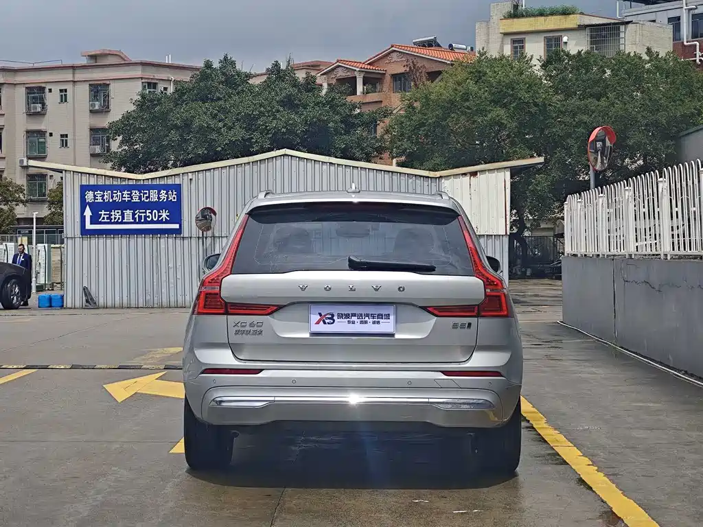 Volvo XC60 2021 — фото 5