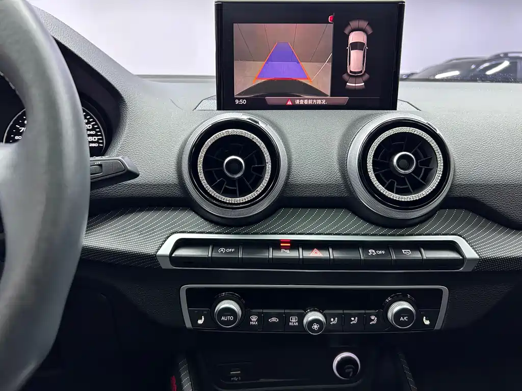 Audi Q2L 2023 — фото 13