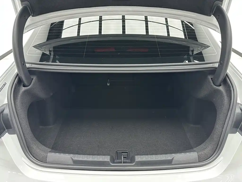 Audi A3 2023 — фото 16