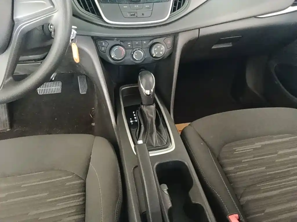 Chevrolet Cavalier 2017 — фото 14