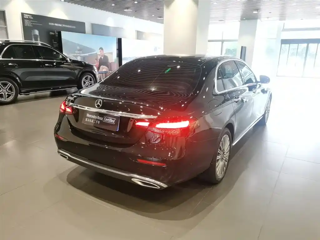 Mercedes-Benz E-Class 2023 — фото 12
