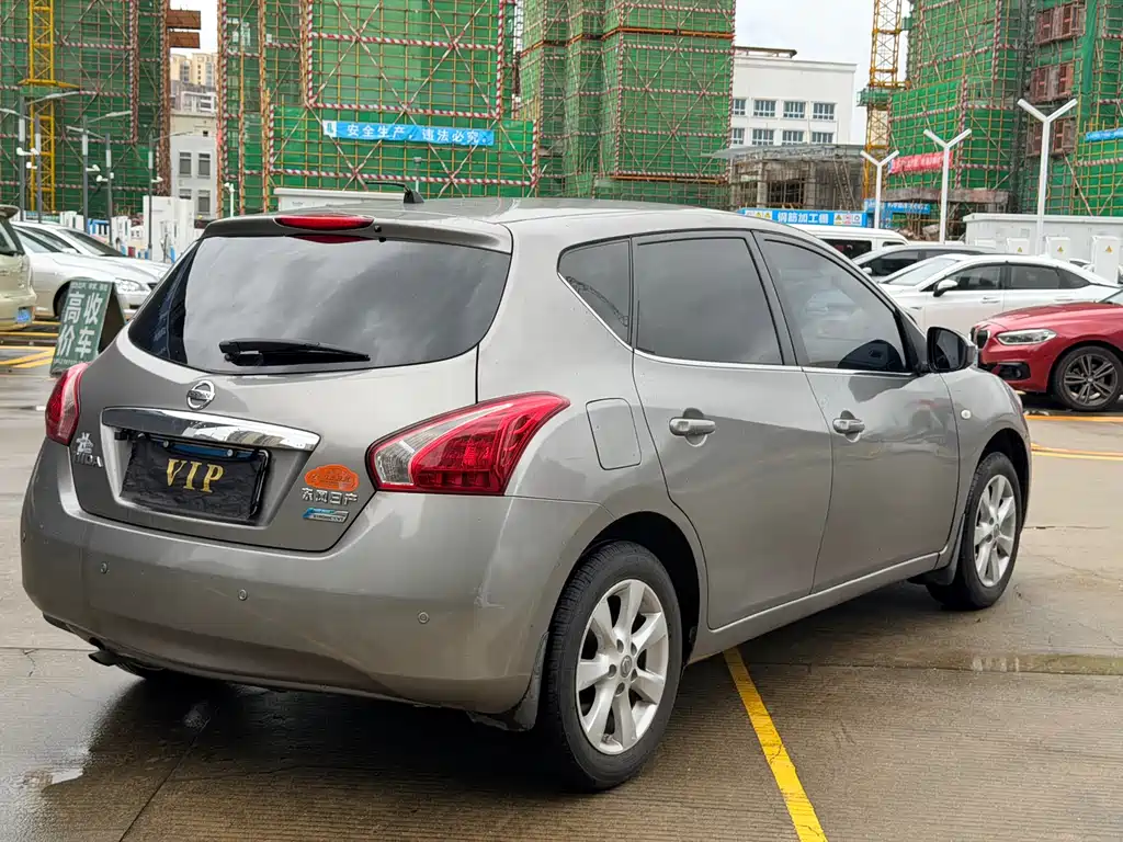 Nissan Tiida 2012