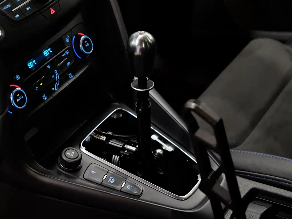 Ford Focus 2018 — фото 14