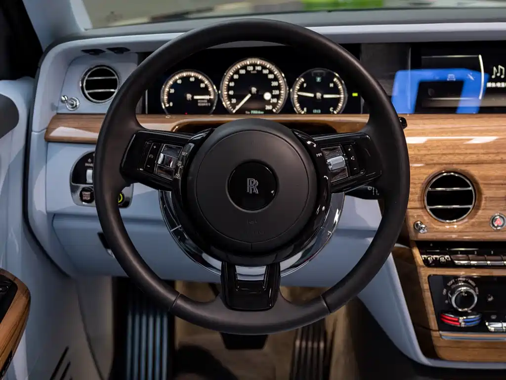 Rolls-Royce Phantom 2020 — фото 12