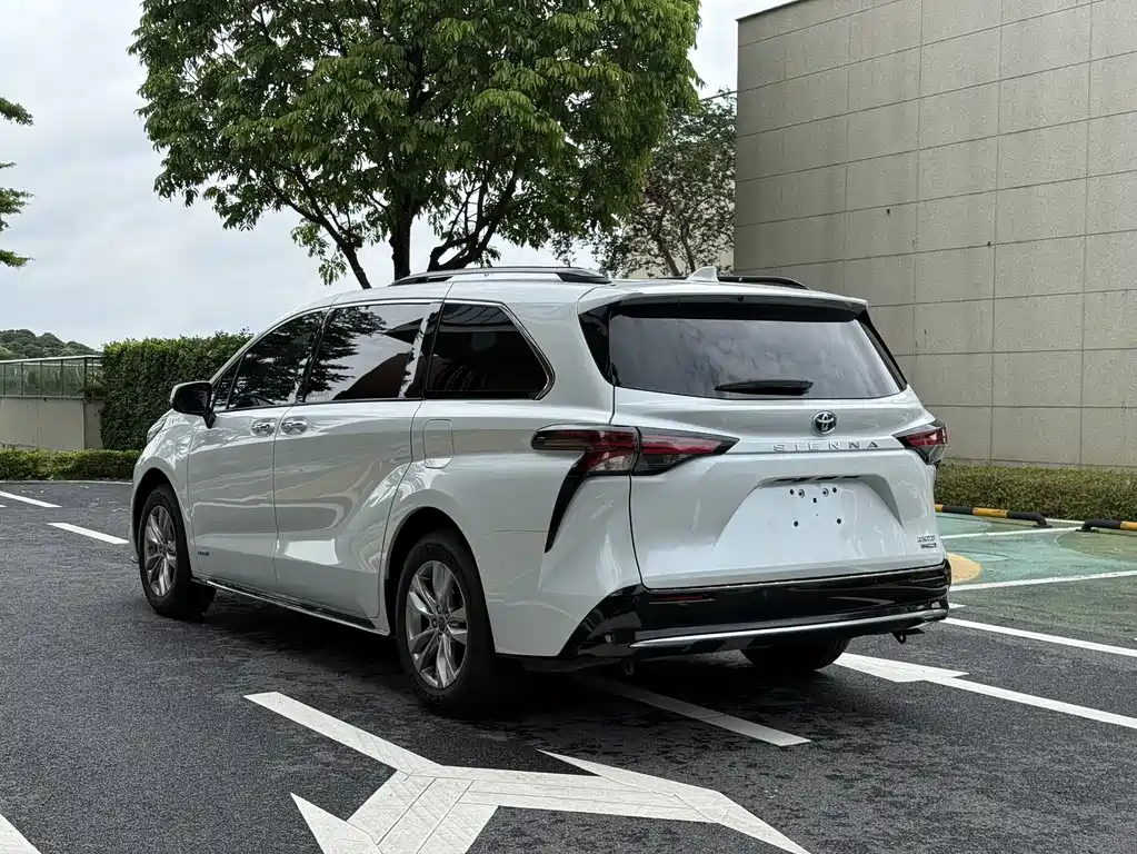 Toyota Sienna 2022 — фото 10