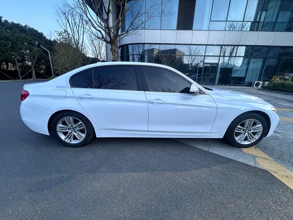 BMW 3 Series 2017 — фото 11