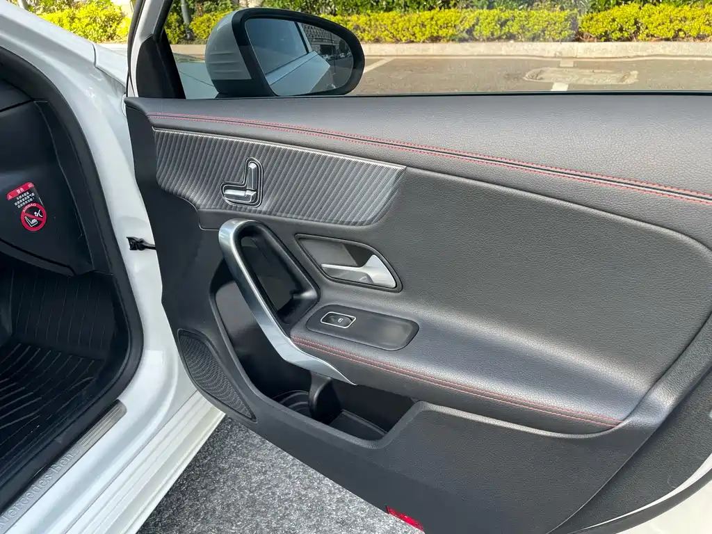 Mercedes-Benz A-Class 2024 — фото 13