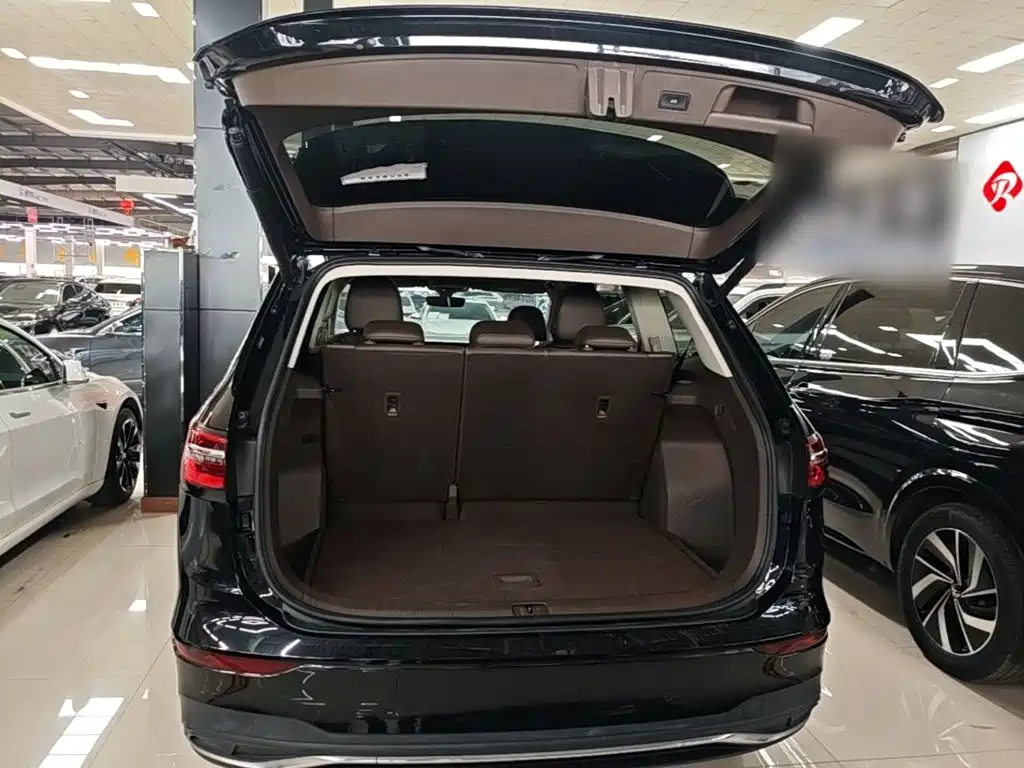 Volkswagen Viloran 2022 — фото 19