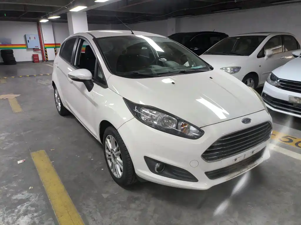 Ford Fiesta 2015 — фото 4