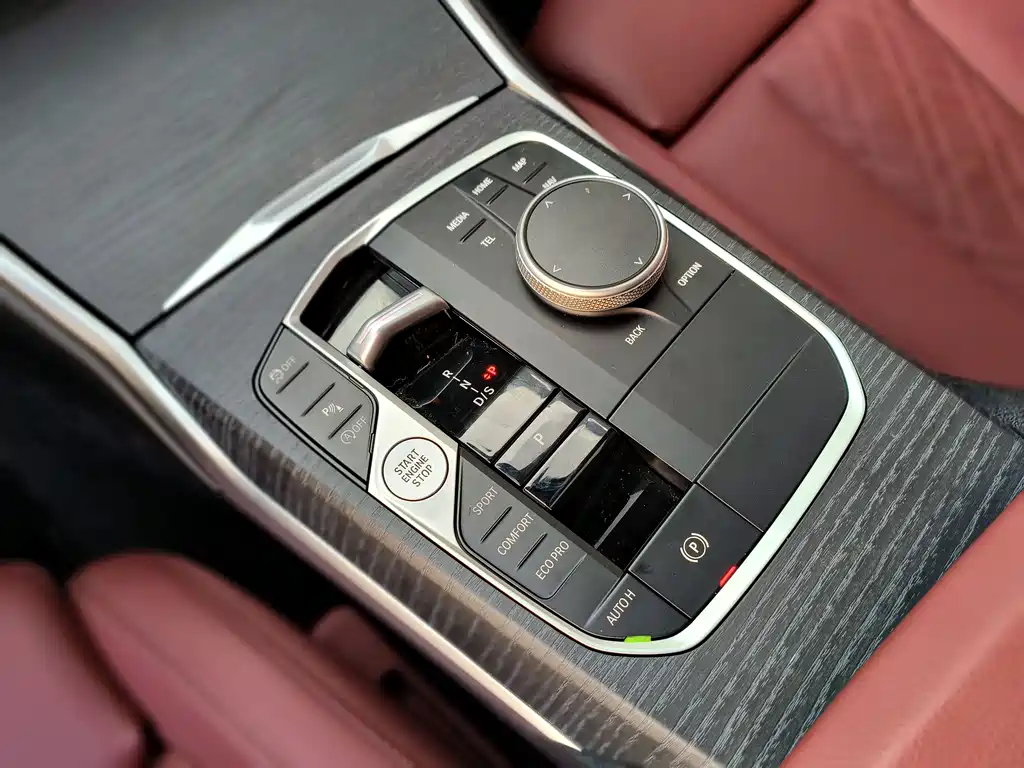 BMW 3 Series 2025 — фото 12