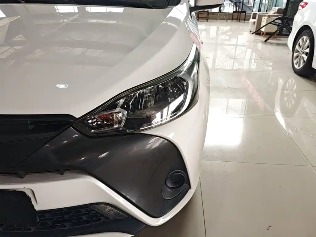 Toyota Yaris L 2017 — фото 24
