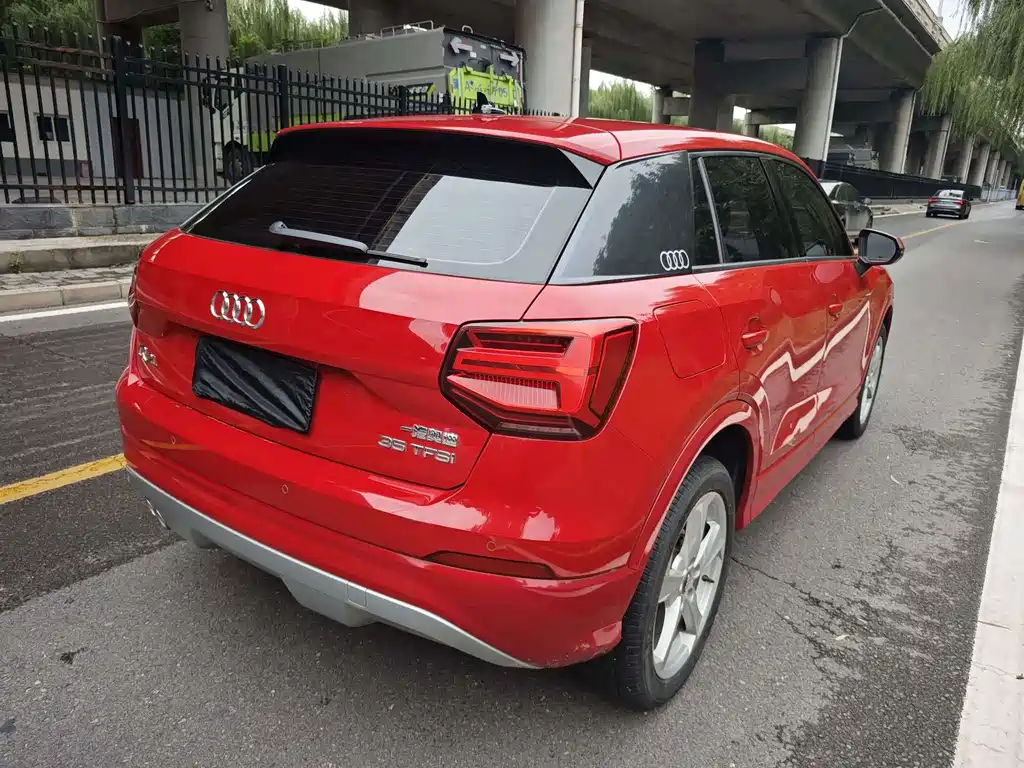 Audi Q2L 2019
