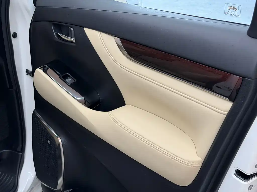 Toyota Alphard 2018 — фото 13