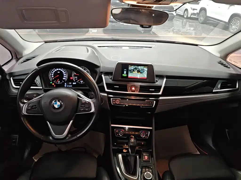 BMW 2 Series Active Tourer 2018 — фото 10