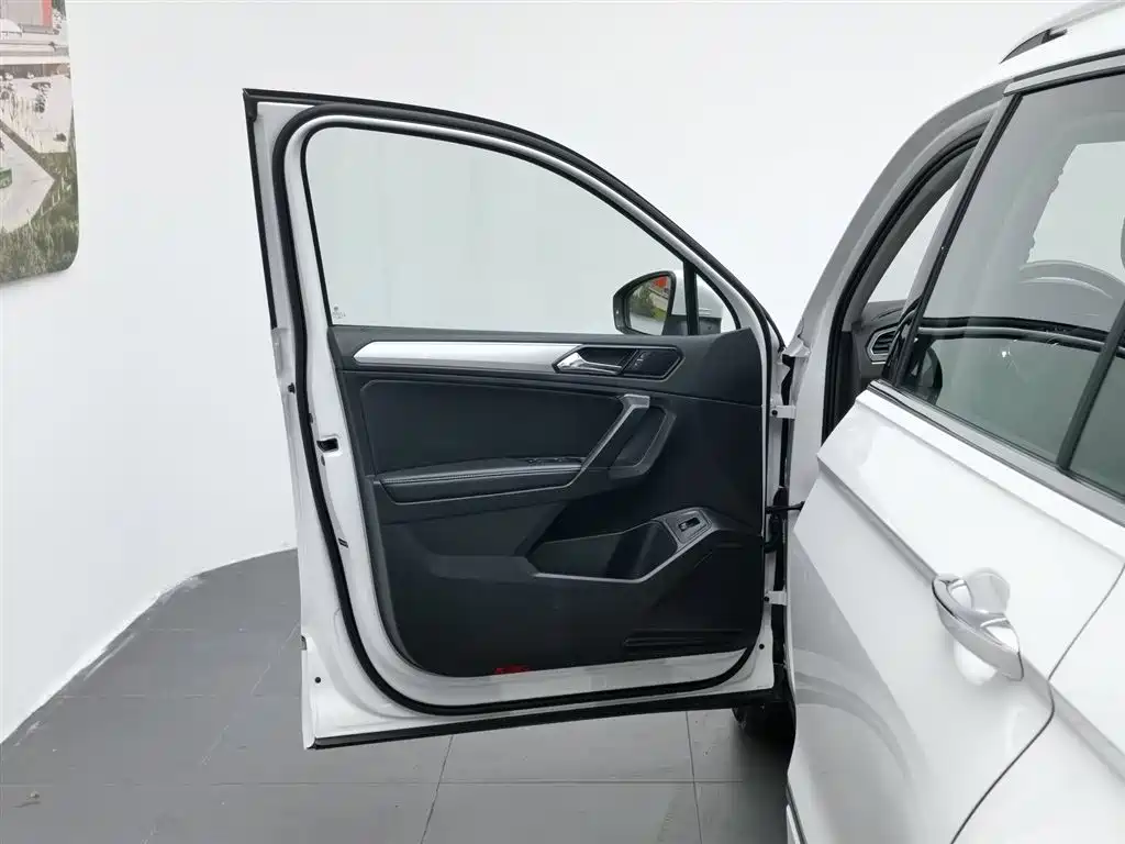 Volkswagen Tiguan L PHEV 2020 — фото 8