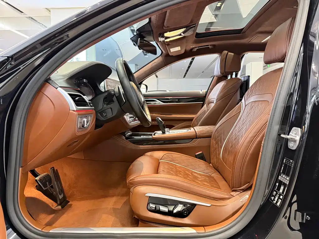 BMW 7 Series 2019 — фото 6